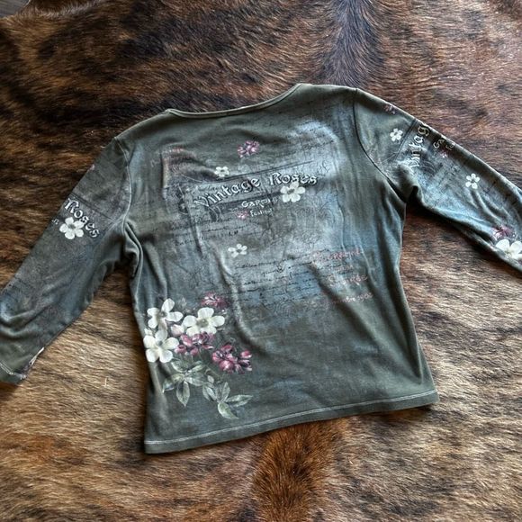 Y2K Graphic Design Top - Picture 4 of 5